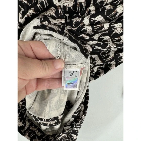 Diane Von Furstenburg Opal Jungle Animal Print Silk Button Front Romper Size 6‎ - Picture 11 of 15